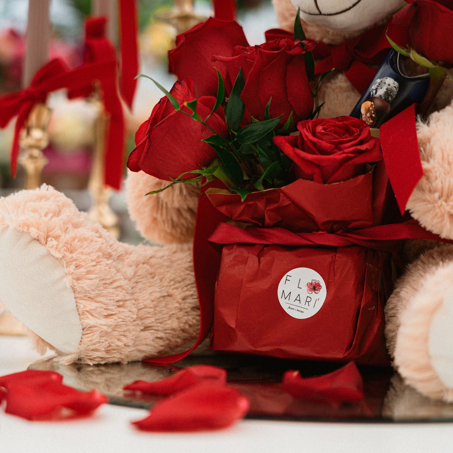 Composizione floreale San Valentino Teddy Bear