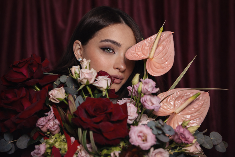 Composizione floreale per san valentino rose rosse